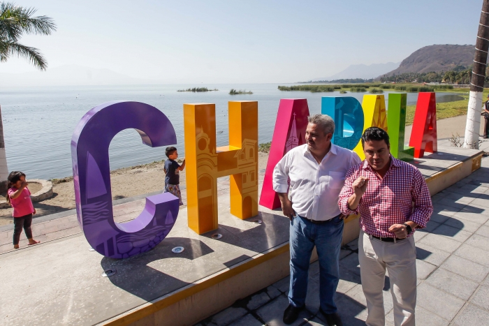 Imagen alusiva a la nota Anuncia Gobernador inversión para extracción de lirio del Lago de Chapala