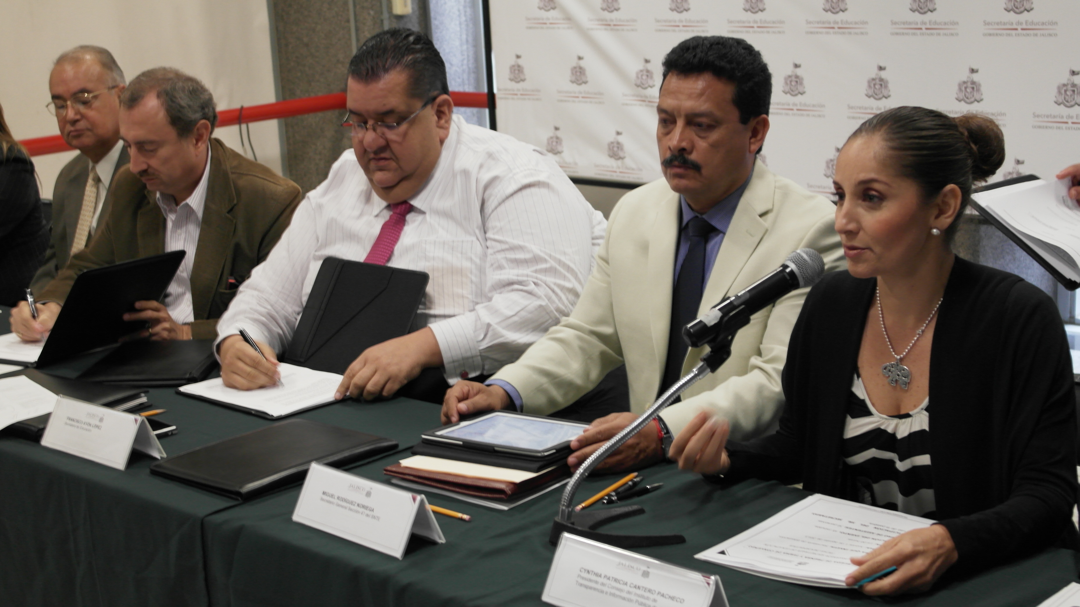 Firma SE Convenio de Colaboración para Transparentar el Proceso de Asignación de Plazas Docentes