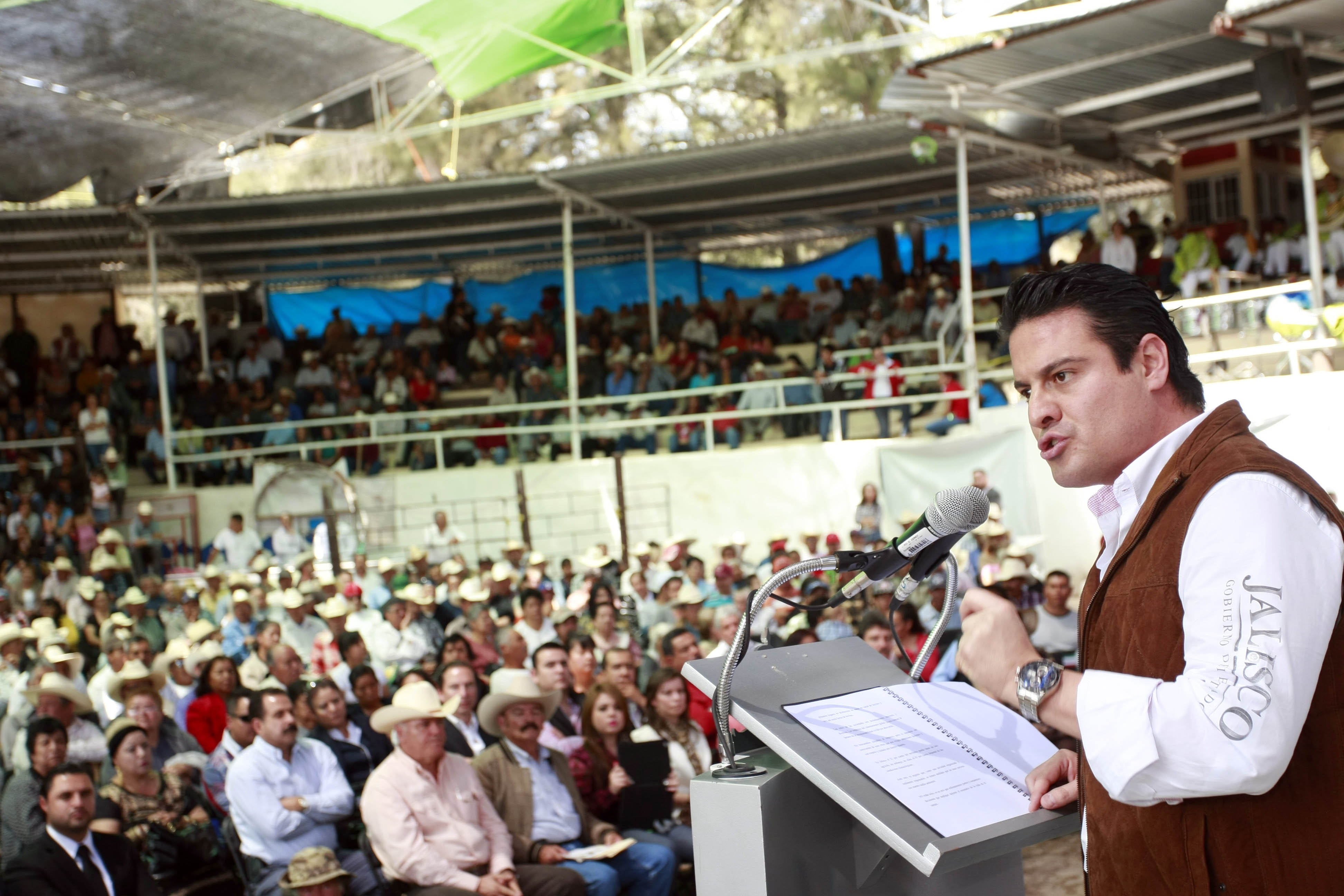 Entrega Aristóteles Sandoval apoyos por más de 5 mdp a productores afectados por sequía