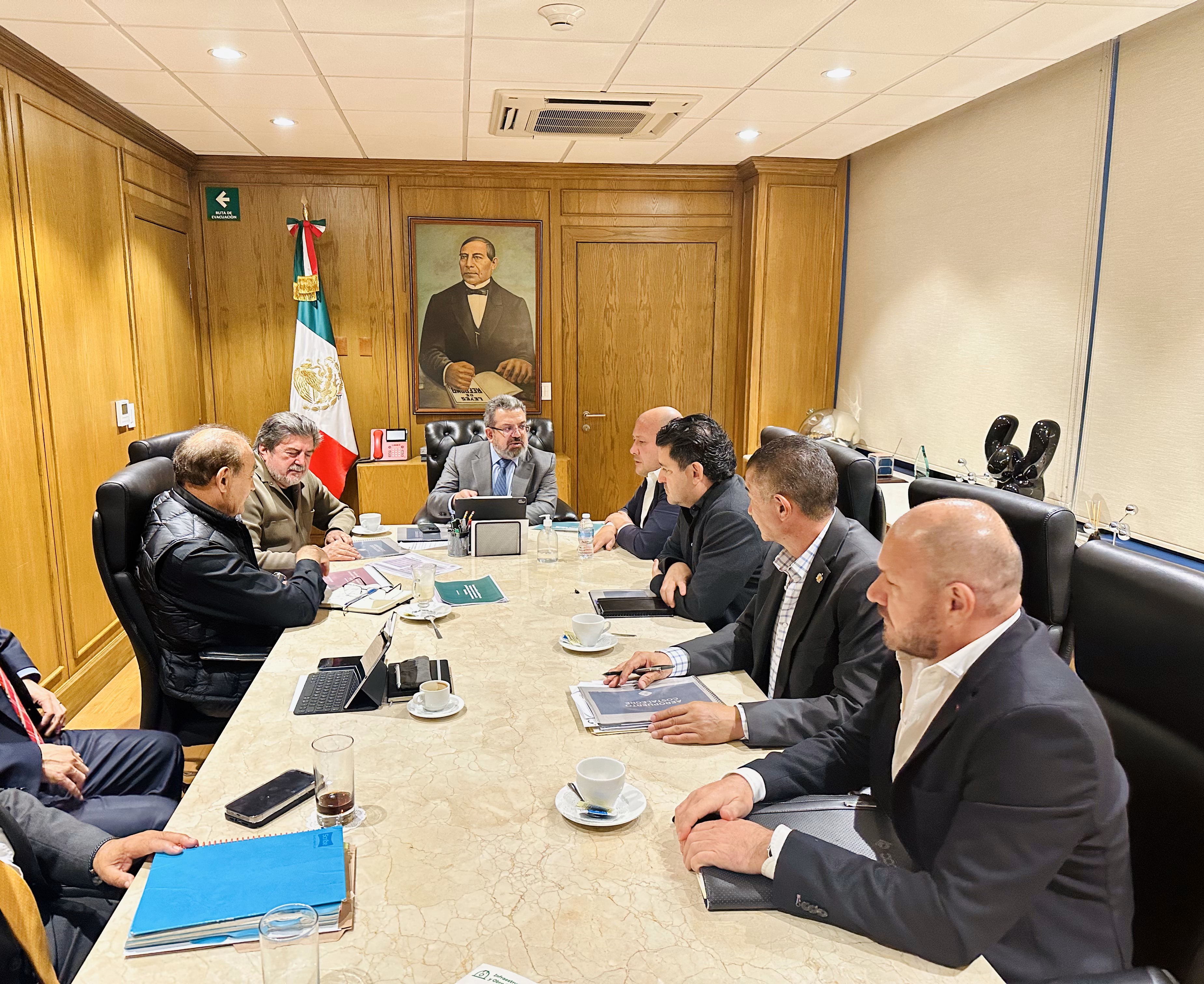 Dialogan Enrique Alfaro y secretario de Comunicaciones, Jorge Nuño, sobre obras carreteras federales y de acceso al AMG; manifiesta disposición para llevarlas a cabo
