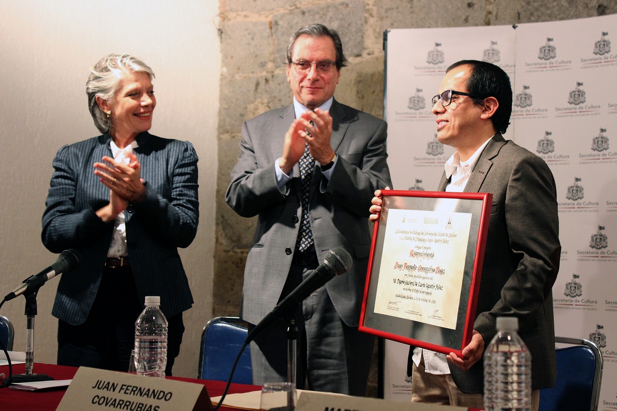 Entregan Premio Nacional de Cuento Agustín Yáñez a Juan Fernando ...