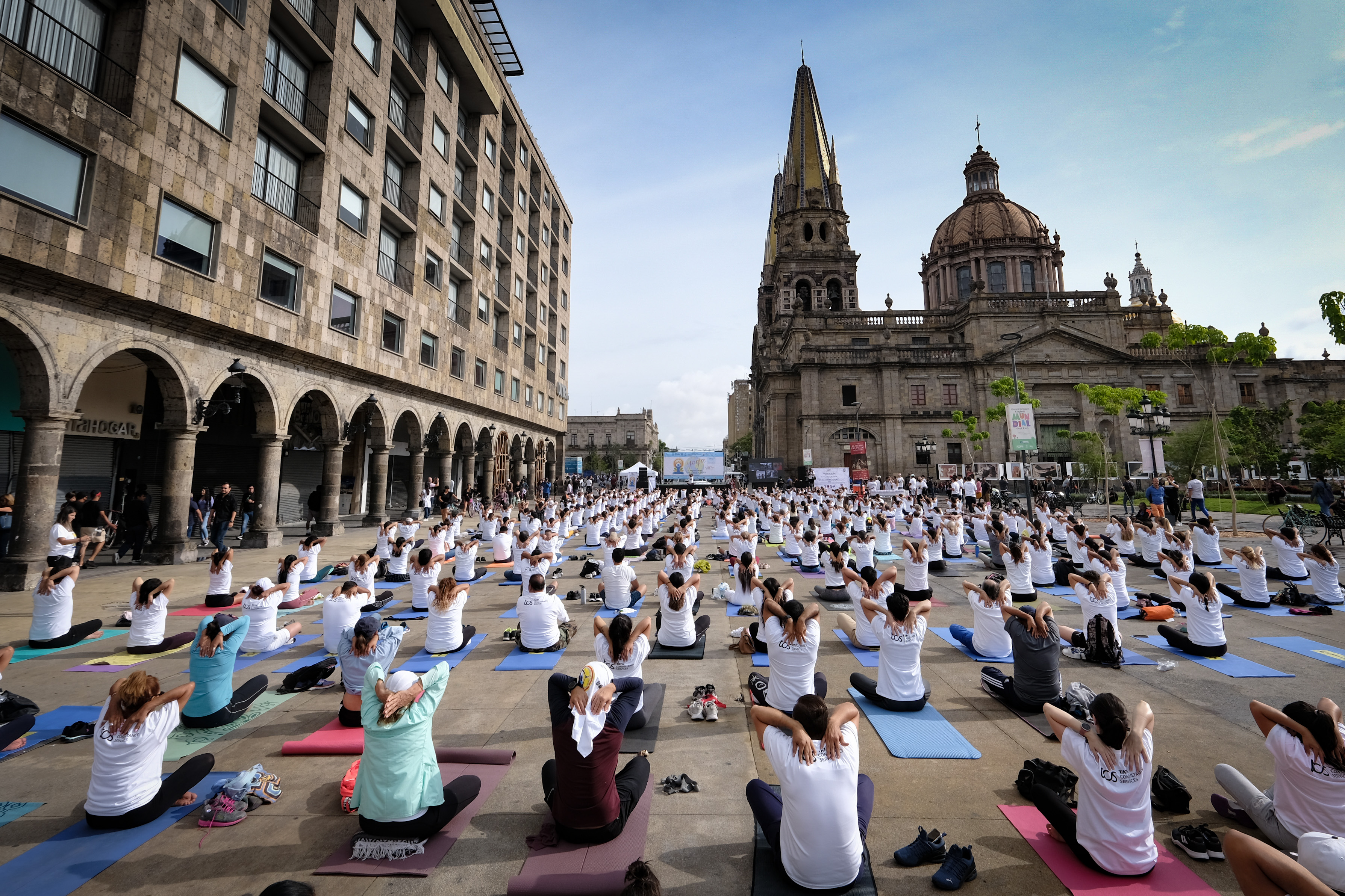 Se une Jalisco a celebraciones por el Día Internacional del Yoga