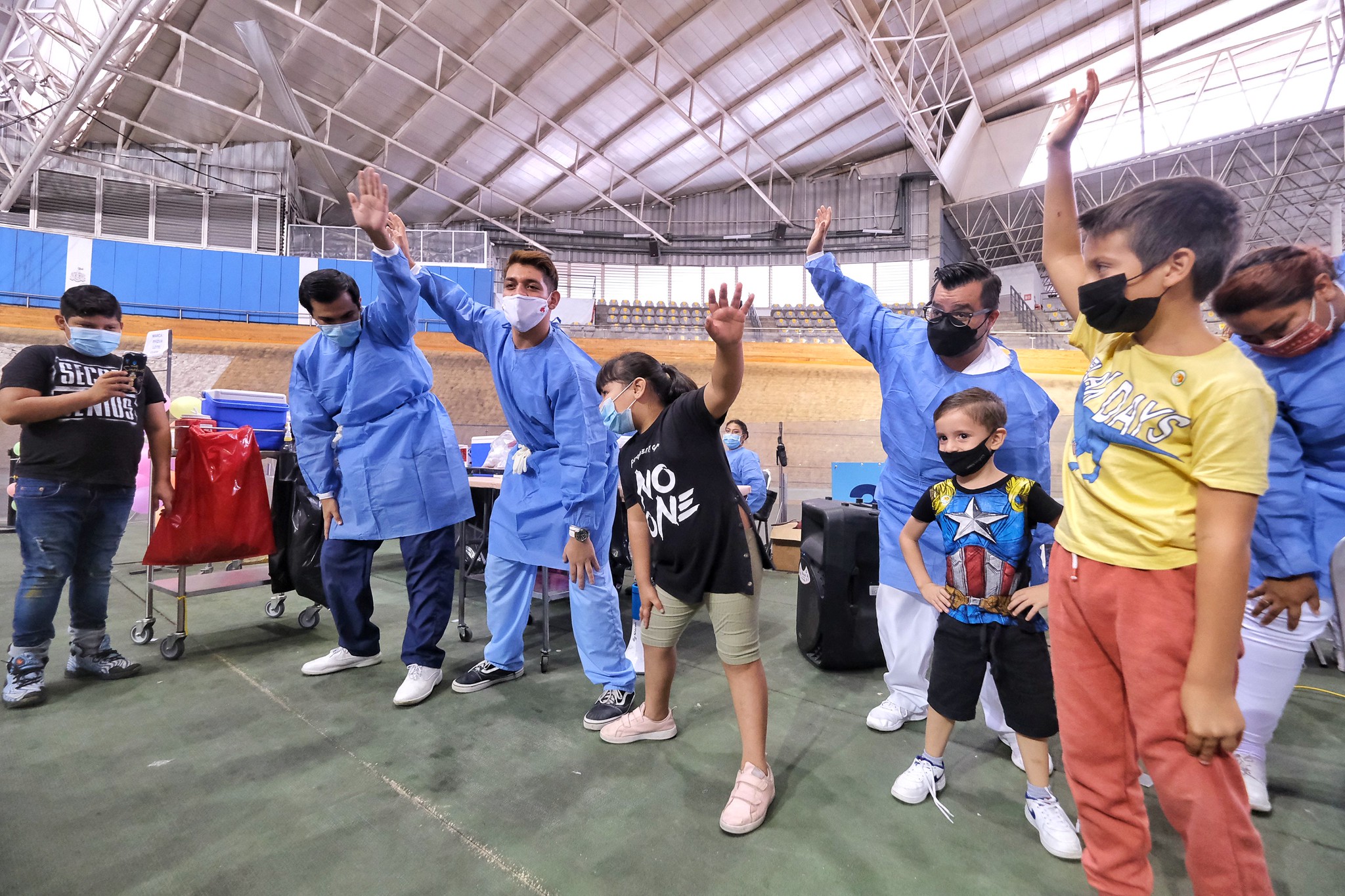 La vacunación pediátrica contra COVID-19 fue animada por luchadores en el módulo del CODE Paradero | Gobierno del Estado de Jalisco La vacunación pediátrica contra COVID-19 fue animada por luchadores en el módulo del CODE Paradero | Gobierno del Estado de Jalisco