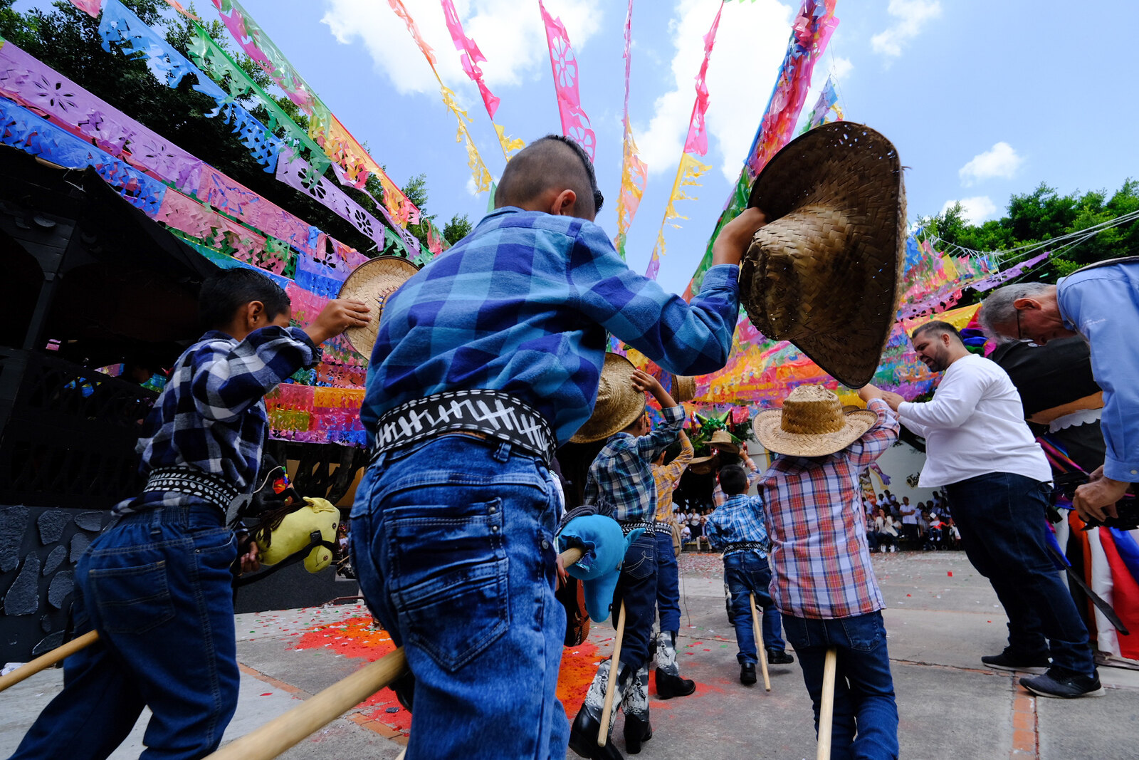 Niñez del Hogar Cabañas rinde homenaje a México, sus juegos y juguetes