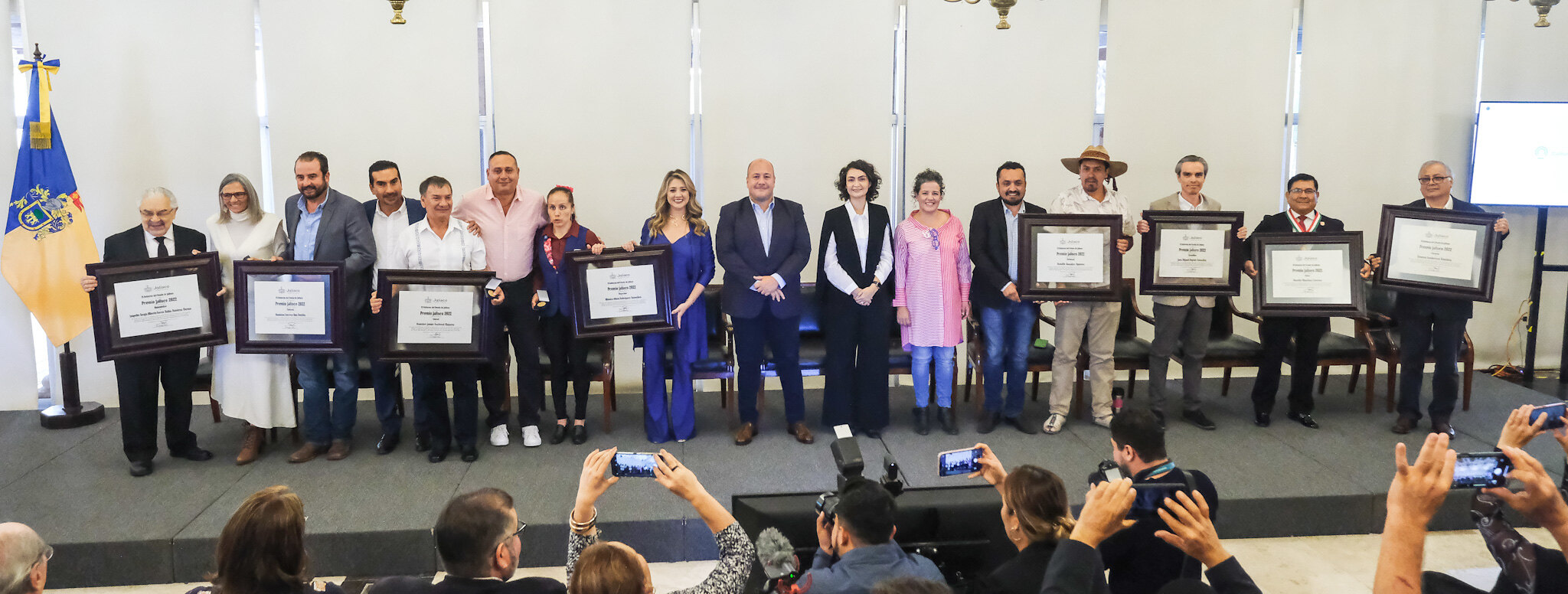 Reciben destacados jaliscienses de manos del Gobernador Enrique Alfaro el Premio Jalisco 2022
