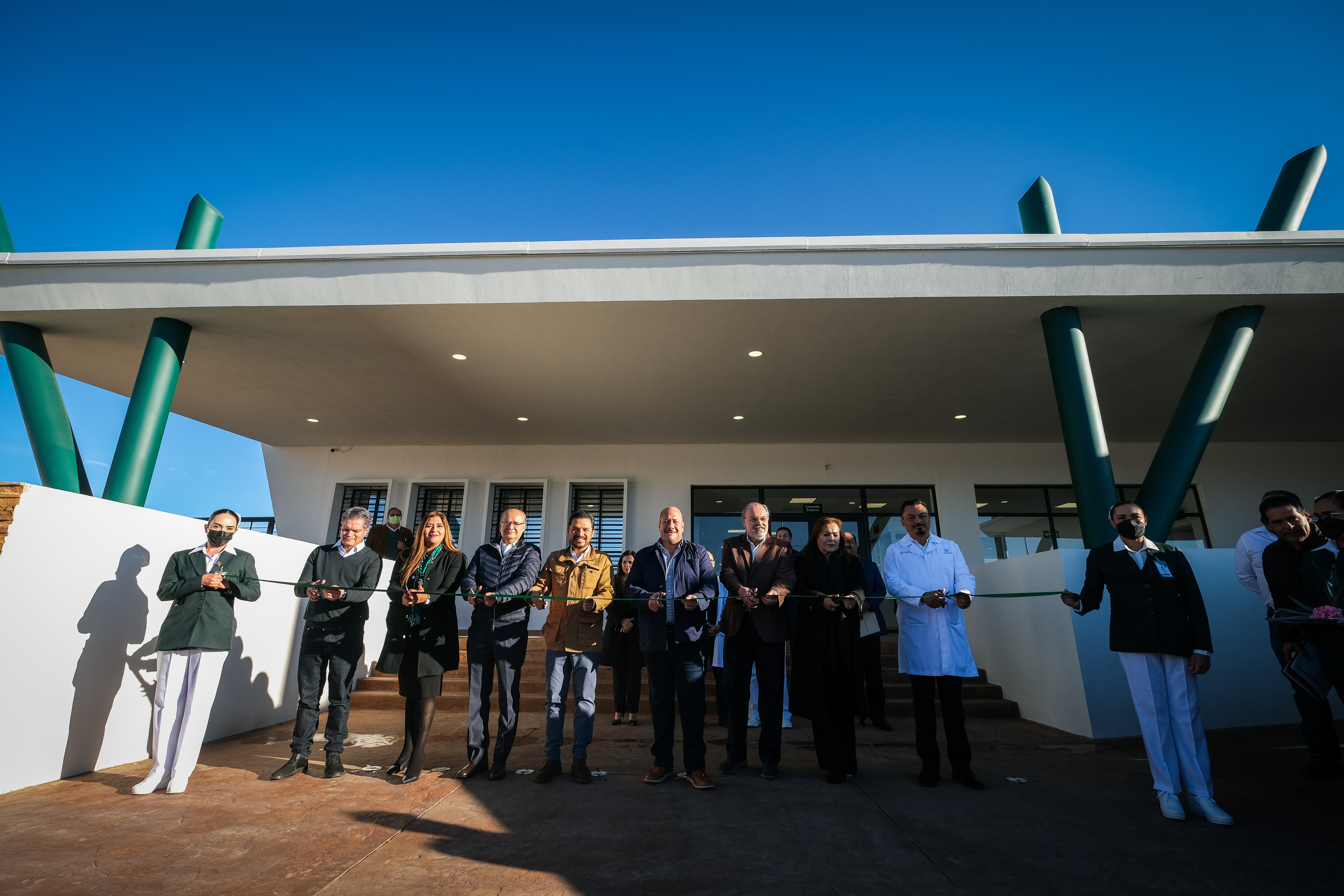   Enrique Alfaro y Zoé Robledo inauguran en Arandas el primer hospital del IMSS de México de acceso universal y para derechohabientes