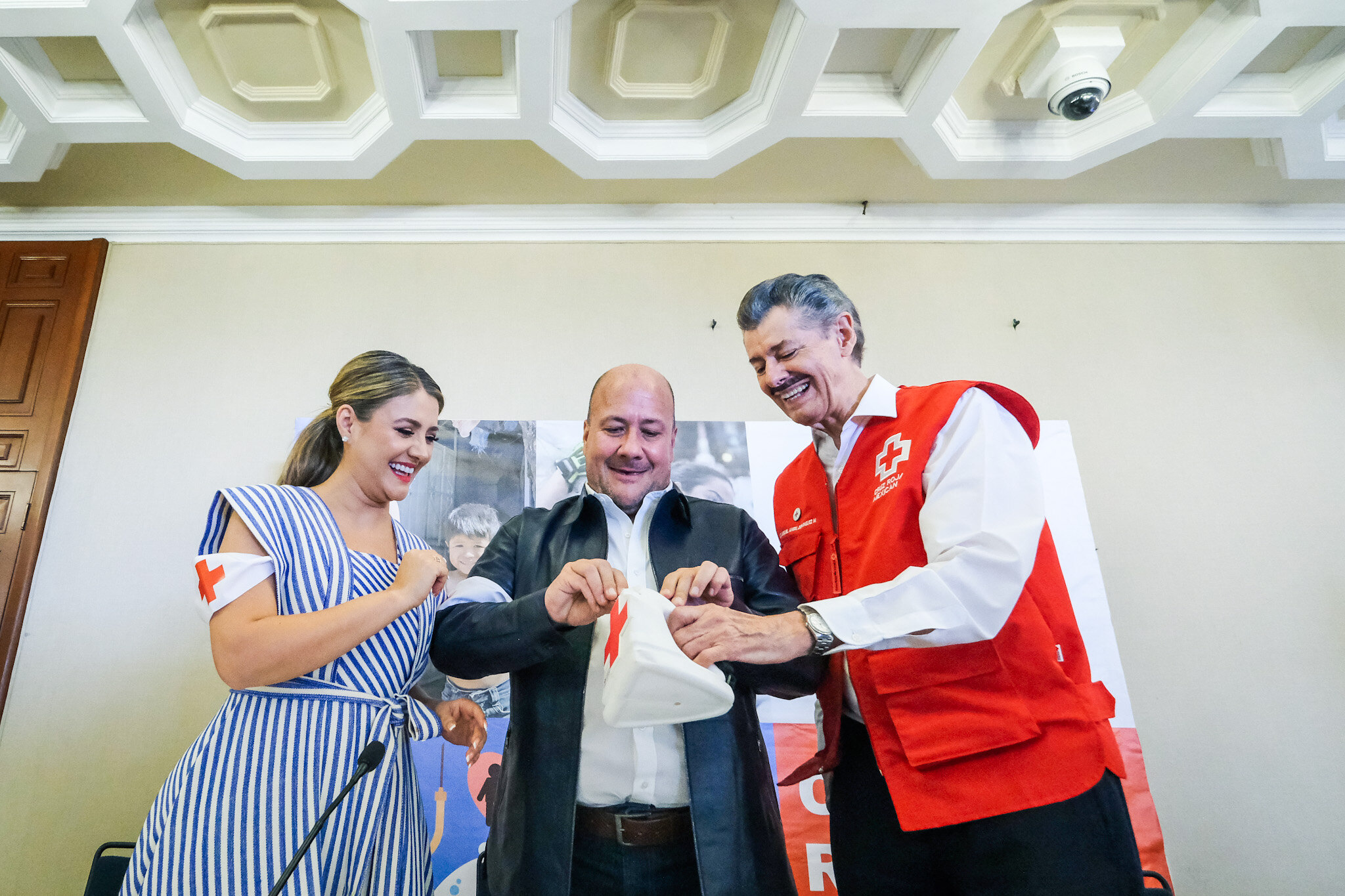 Da Gobernador banderazo a colecta anual de la Cruz Roja Mexicana en Jalisco