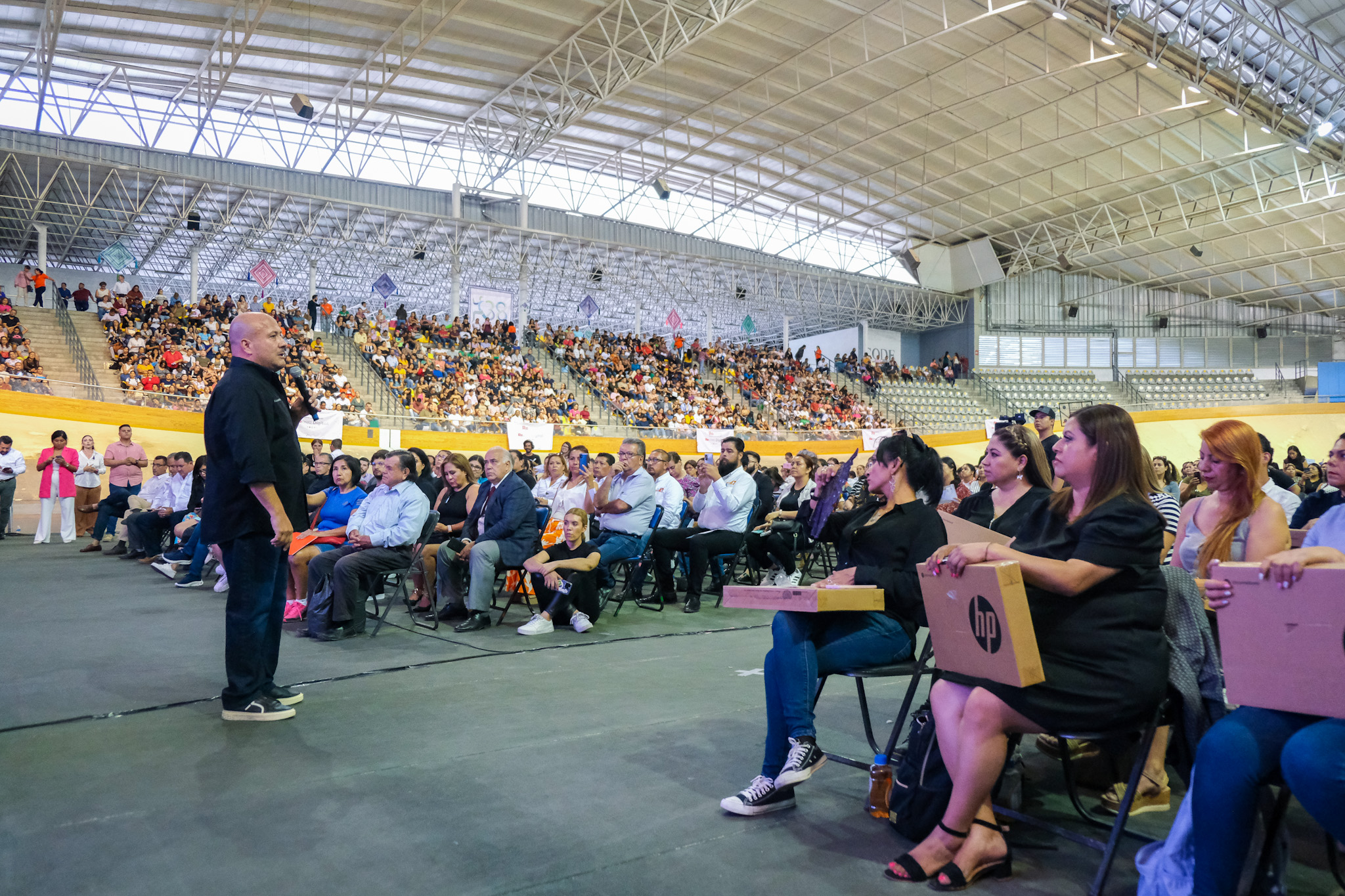 Entrega Gobernador 3 mil 582 computadoras más a docentes de primaria de El Salto, San Pedro Tlaquepaque, Tonalá y Zapotlanejo