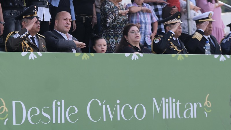 Asiste Enrique Alfaro al Desfile Cívico Militar Conmemorativo al 213 Aniversario de la Independencia de México
