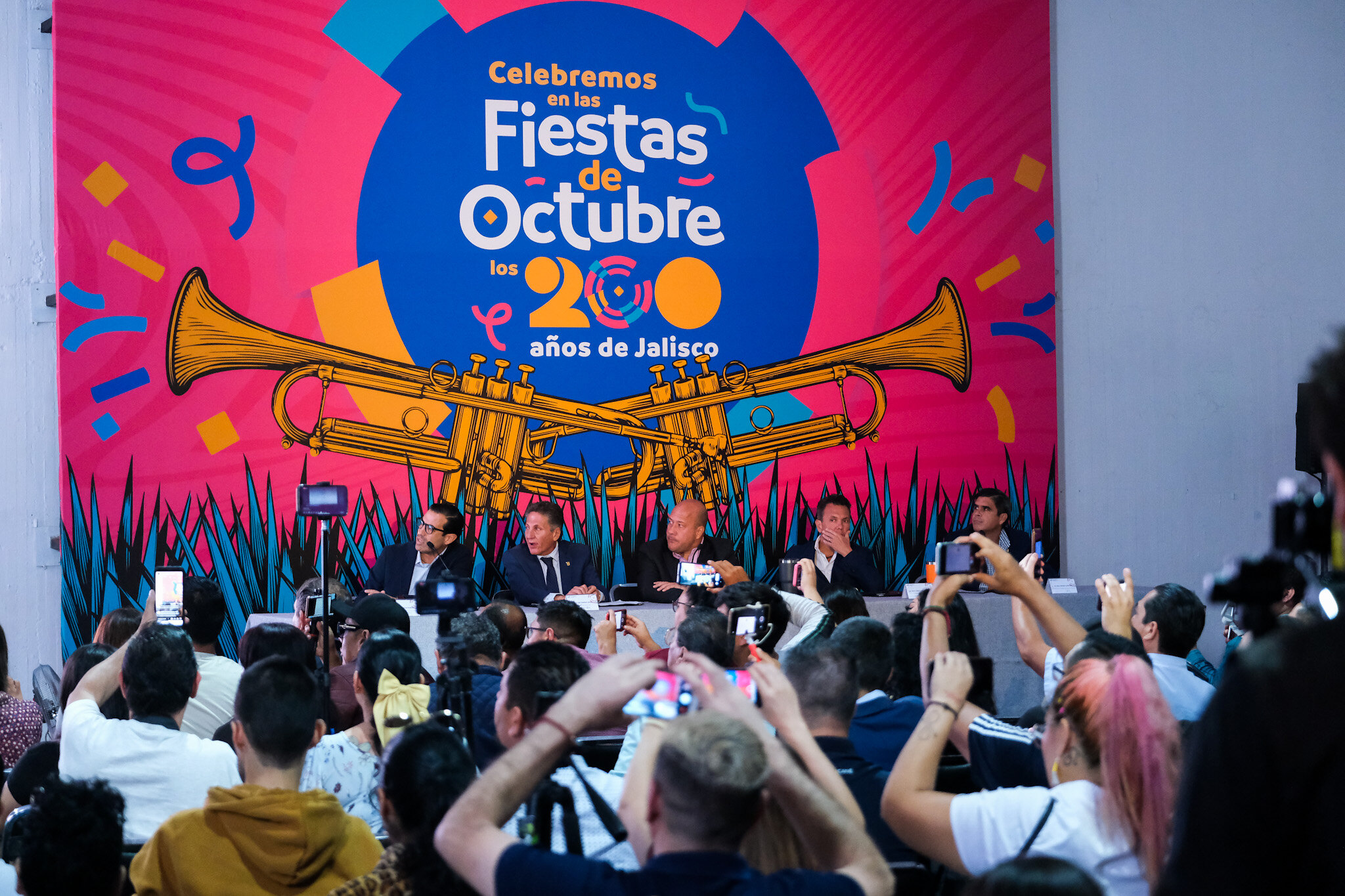 Presenta Enrique Alfaro programación de las mejores Fiestas de Octubre de la historia