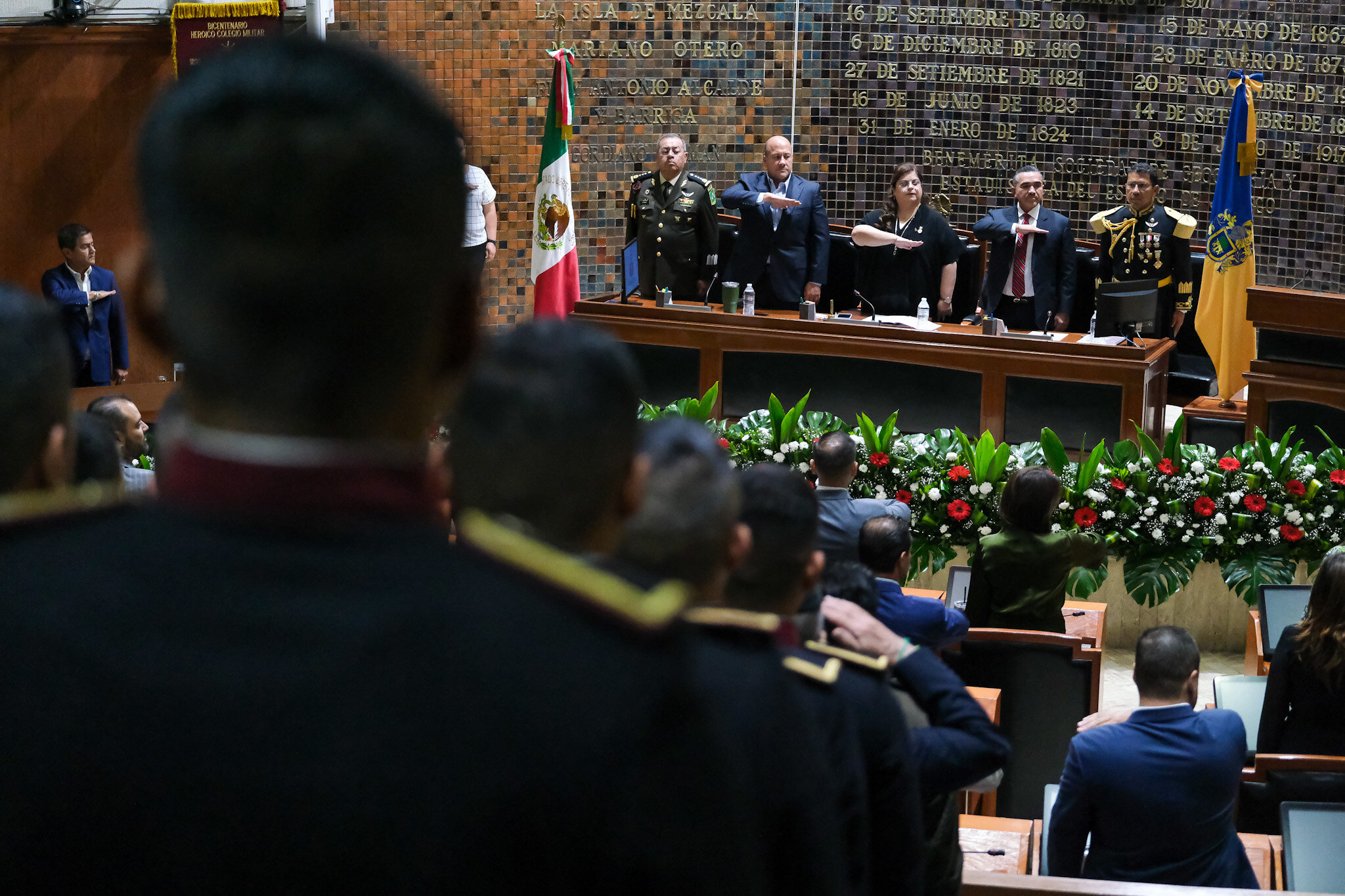 Participa Enrique Alfaro en la Sesión Solemne en Conmemoración del Bicentenario del Heroico Colegio Militar 