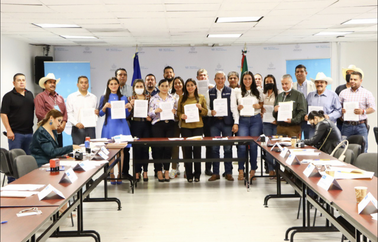 SADER Jalisco apoya con 84 MDP a municipios para fortalecer red de caminos rurales