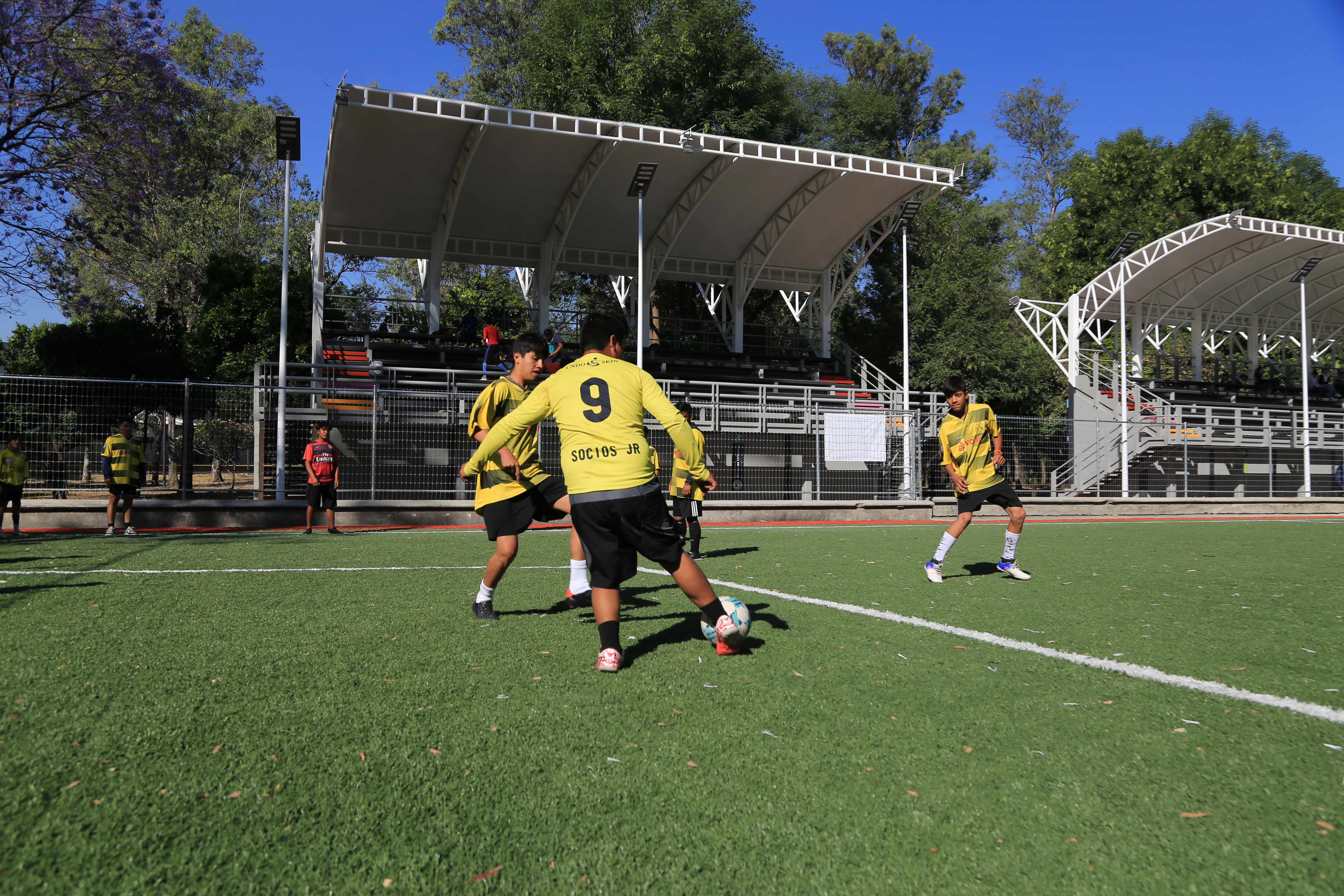 Rehabilitan cancha de futbol del ANP Parque González Gallo, a cargo de la Agencia de Bosques Urbanos en colaboración con el Gobierno de Guadalajara