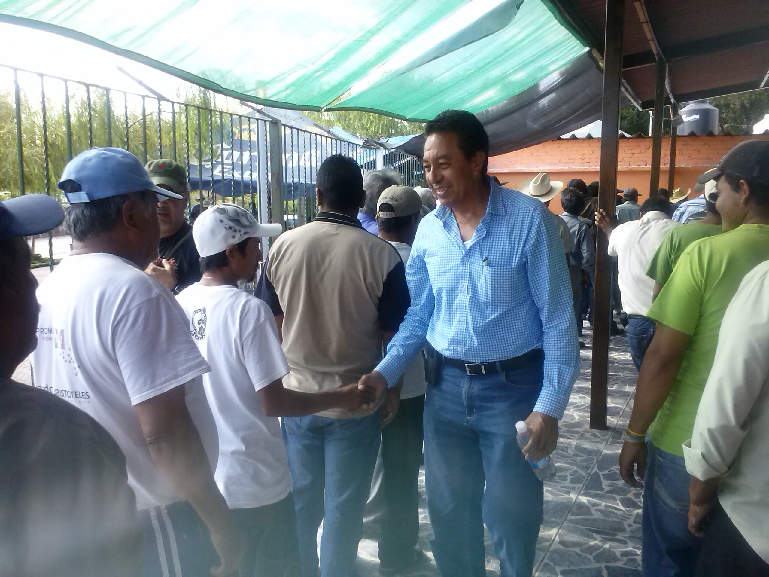 Entrega SEDER subsidio a pescadores de Cajititlán