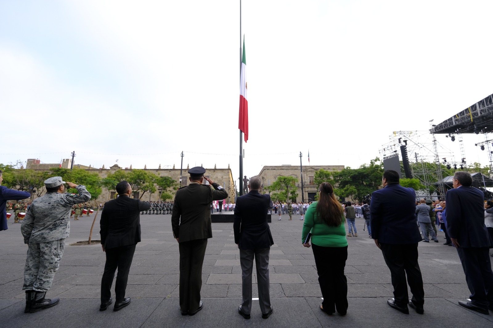 Gobierno de Jalisco realiza izamiento de bandera en Plaza Liberación
