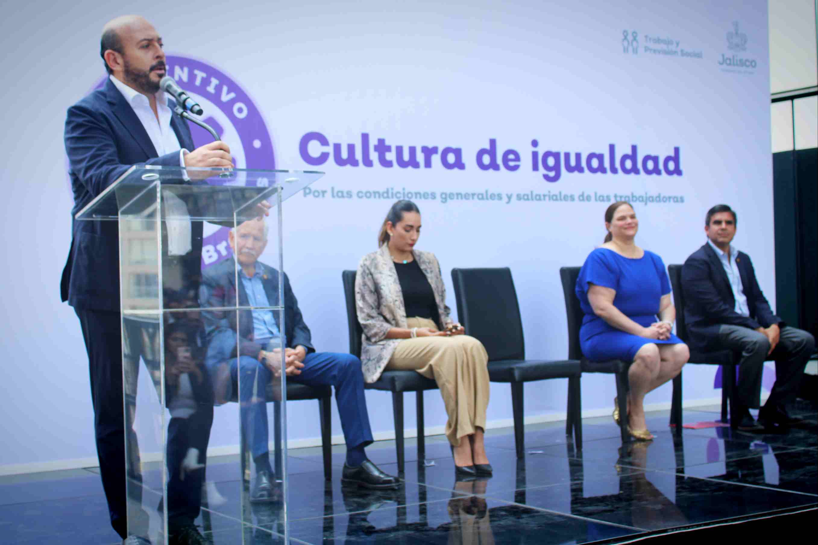 Entrega la STyPS por primera vez el “Distintivo Jalisco Sin Brechas” a 304 empresas de la entidad