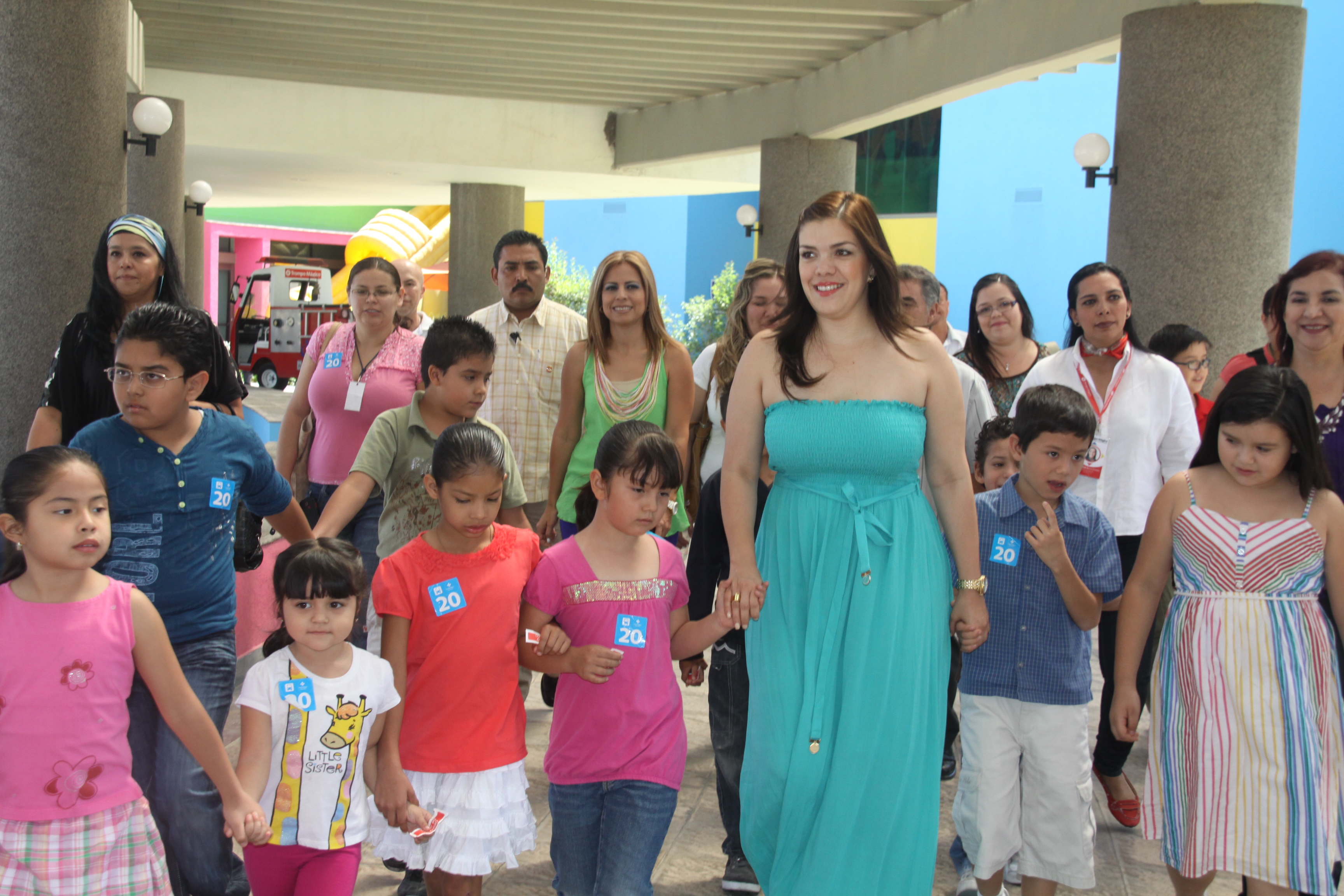  La familia del DIF Jalisco festejó a sus niños en el Trompo Mágico