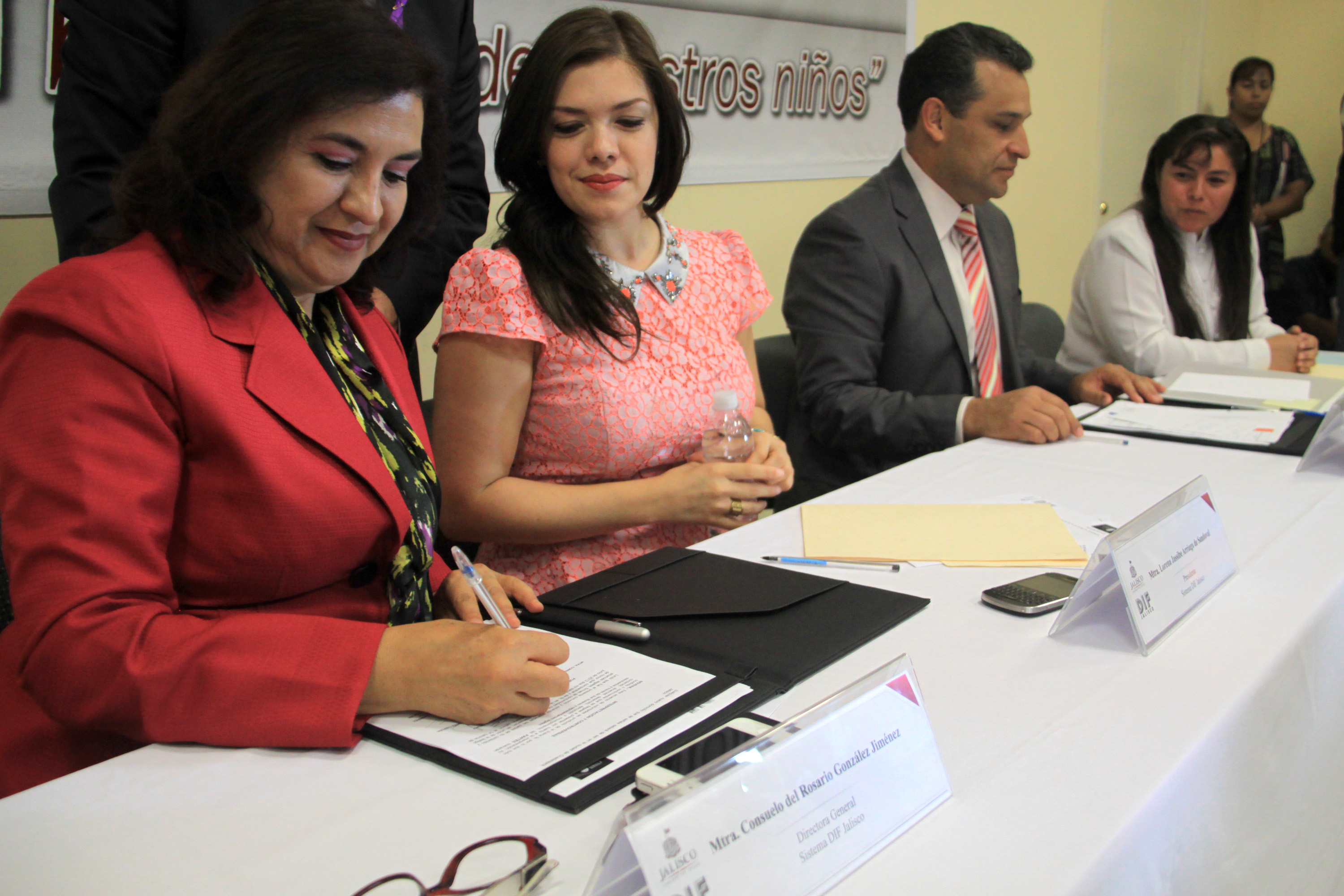  Firman DIF y CEDHJ convenio de profesionalización en Derechos Humanos