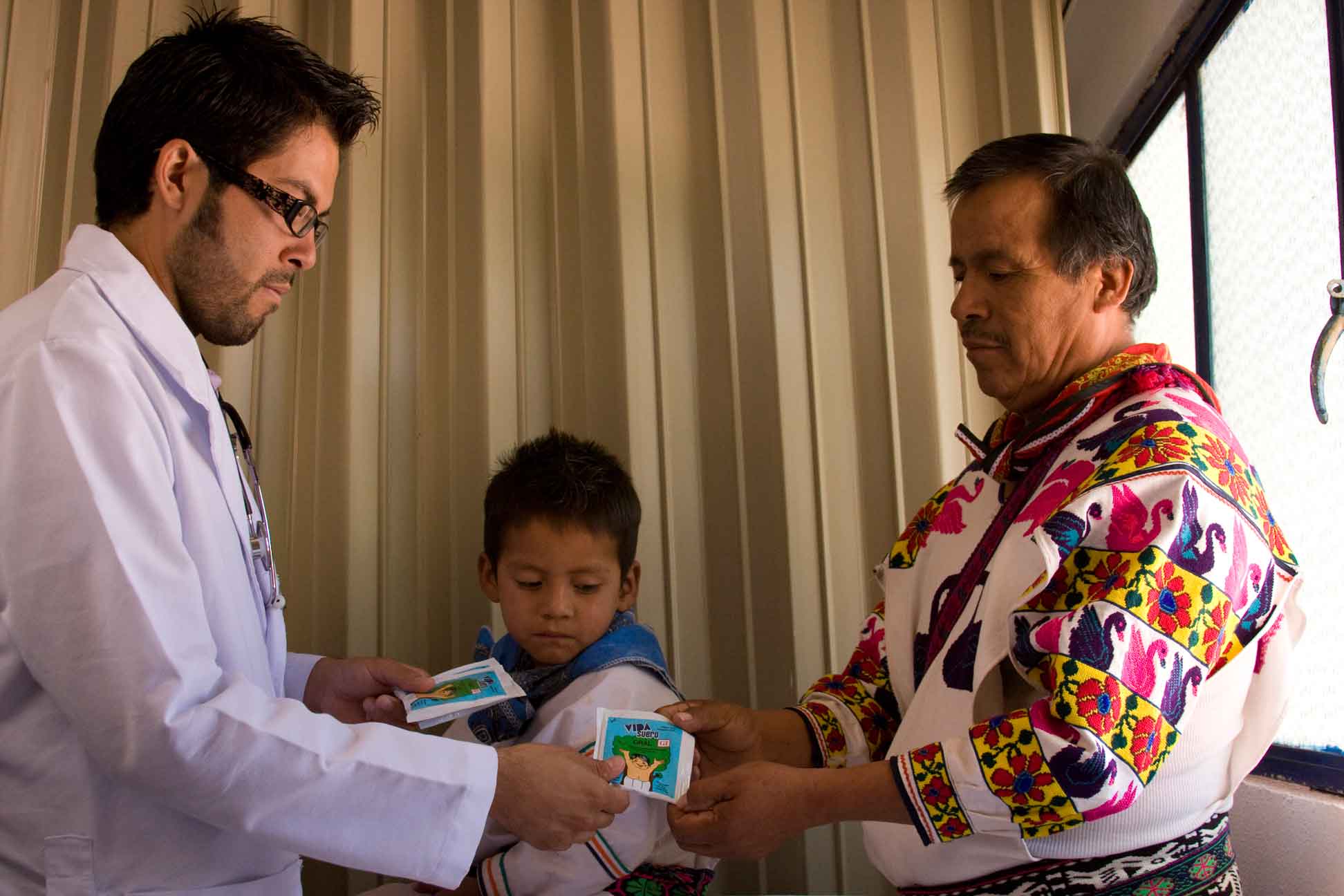 Recomienda SSJ  tomar abundantes líquidos para evitar daños a la salud por deshidratación
