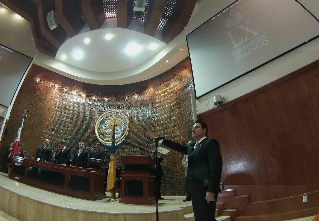 Rinde Aristóteles Sandoval protesta de ley como Gobernador de Jalisco