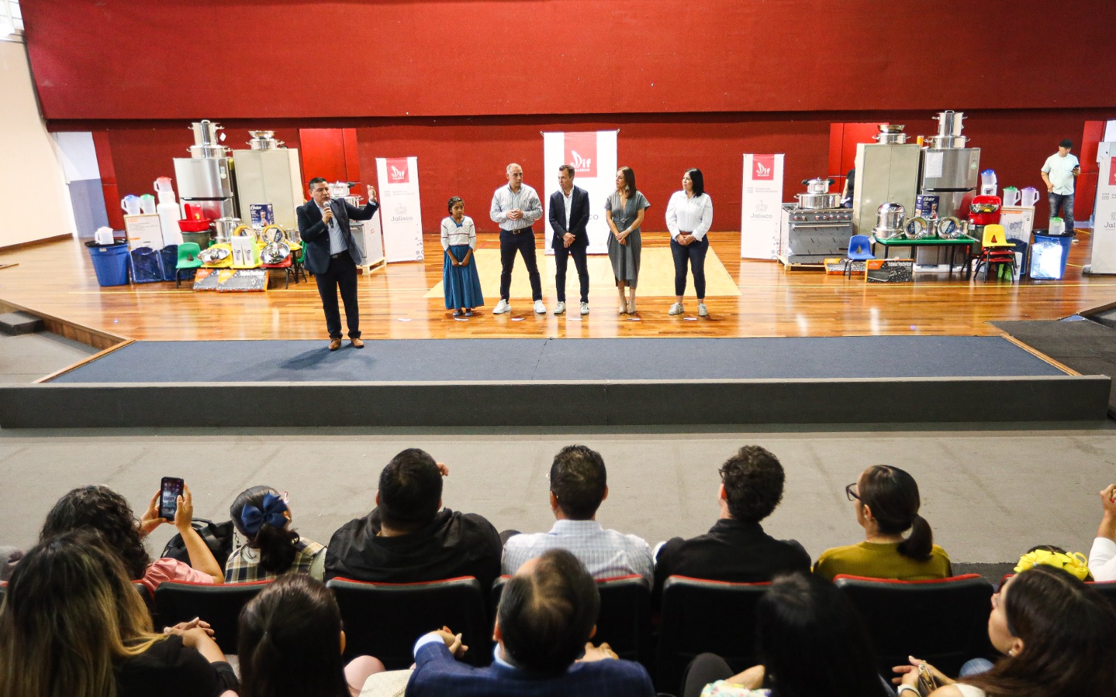 Entrega Gobierno de Jalisco cocinas MENUTRE a 122 escuelas de 64 municipios del Estado; más de 10 mil alumnos de educación básica contarán con desayuno escolar caliente