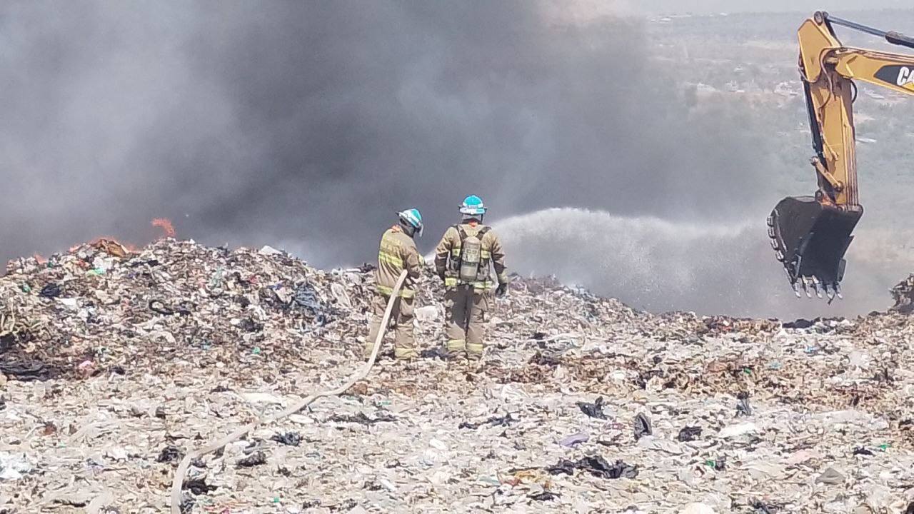 Autoridades de los tres órdenes de gobierno atienden incendio en el ex vertedero de Laureles: Semadet activa Alerta Atmosférica 