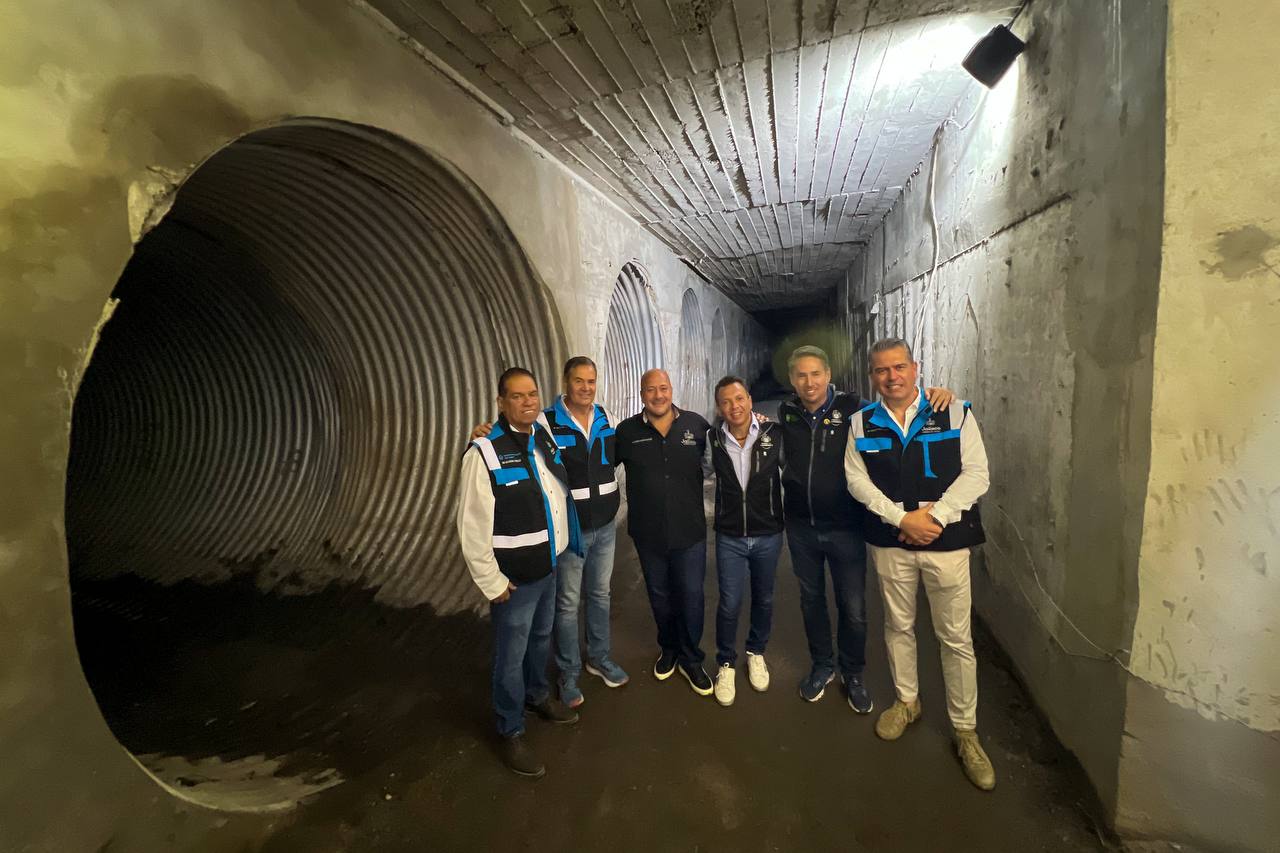Entrega Enrique Alfaro en compañía de Pablo Lemus canchas de béisbol en Parque San Rafael y supervisa el deposito pluvial construido en esta zona con inversión de más de 168 mdp