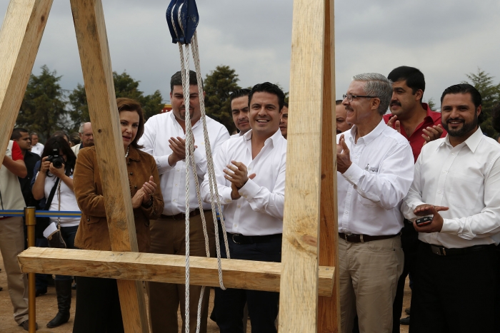 Coloca Gobernador primera piedra de Hospital Regional de Arandas