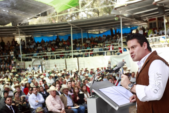 Entrega Aristóteles Sandoval apoyos por más de 5 mdp en Teocaltiche