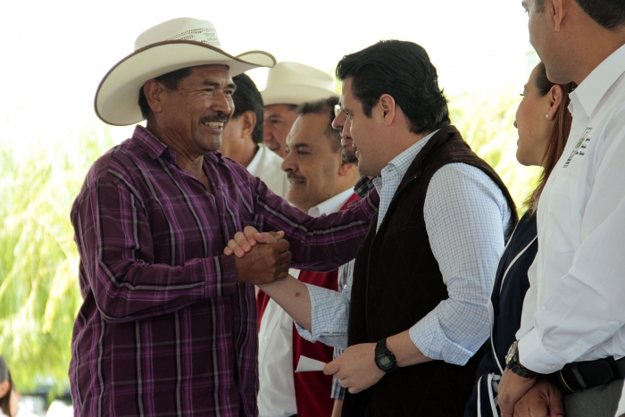 Entrega Gobierno del Estado recursos en apoyo a pescadores 