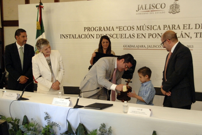 Firmó Gobernador convenio de instalación de escuelas de música en Poncitlán, Tlajomulco y Tuxpan