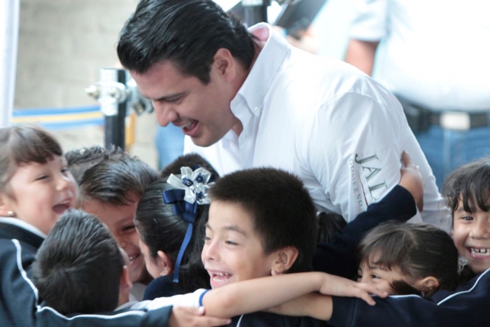 Presenta Gobernador programa Mochilas con los Útiles