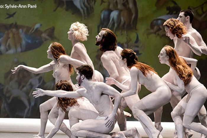 Foto de varios bailarines en escena.