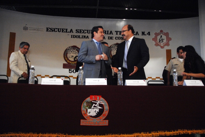 Conmemora el Gobernador del Estado 50 años de la Secundaria Técnica N° 4