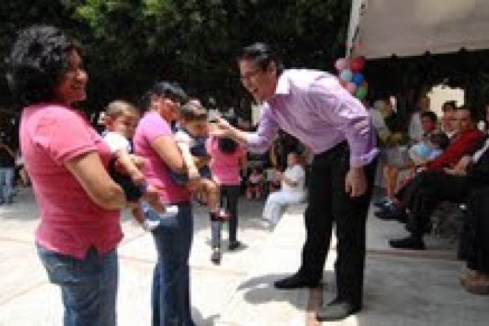 Festeja Aristóteles Sandoval a niños de Casa Hogar Cabañas