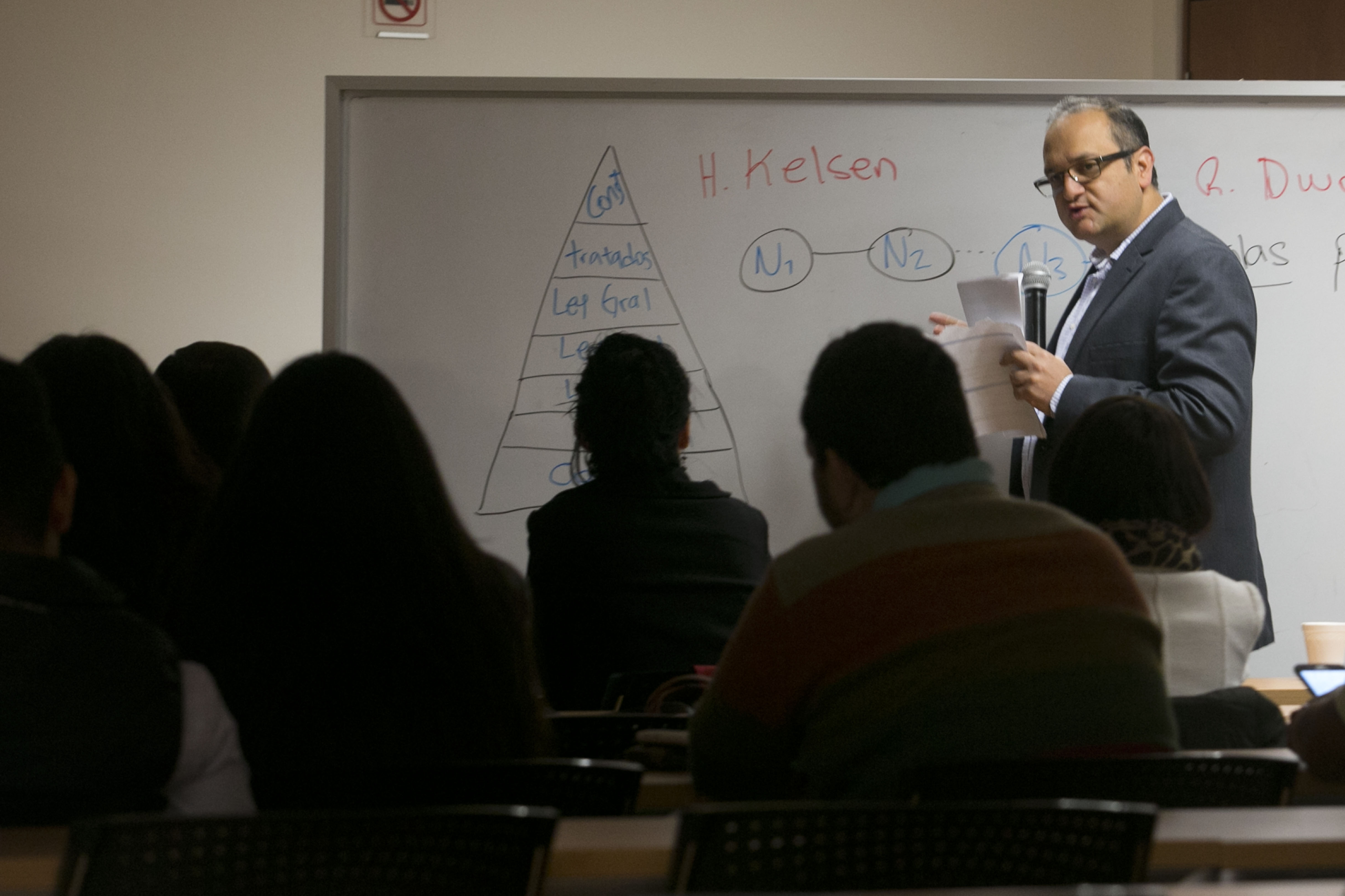 Académico de la UNAM ofrece curso de Derechos Humanos a litigantes 